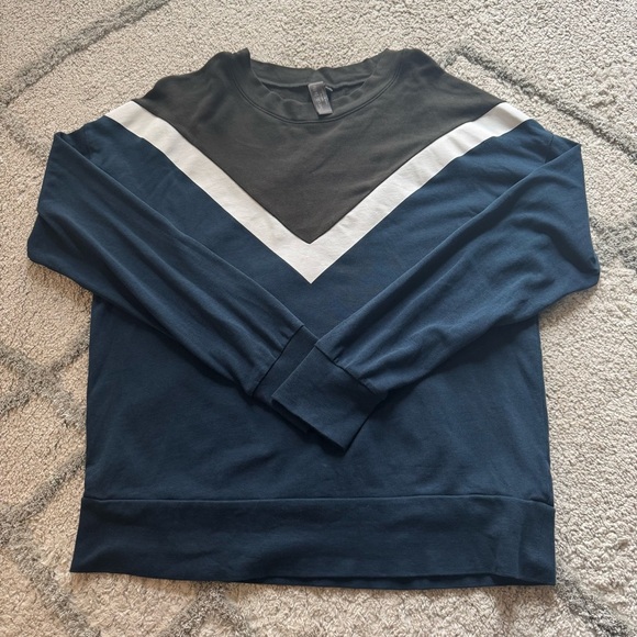 Sweaty Betty Sweater Colorblock Chevron Sweatshirt Retro blue white gray medium - Picture 2 of 8
